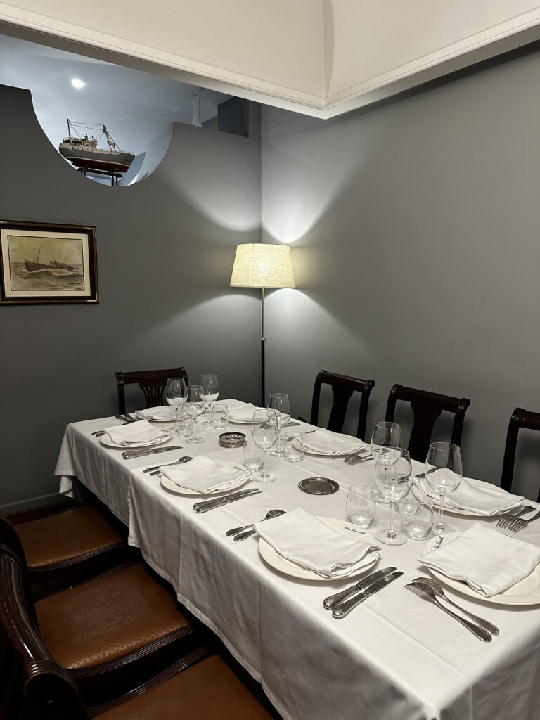 Uno de los tres salones privados de Restaurante Txalupa