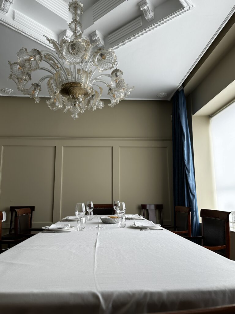 Uno de los tres salones privados de Restaurante Txalupa