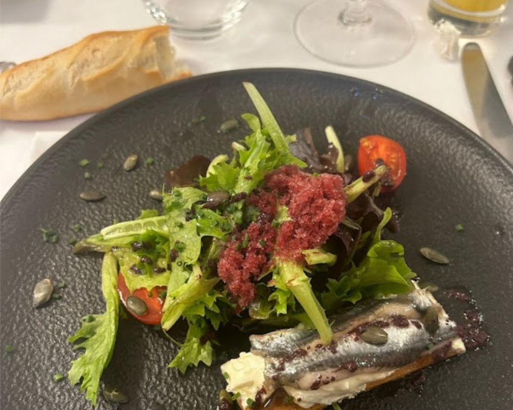 Ensalada preparada en Restaurante Txalupa