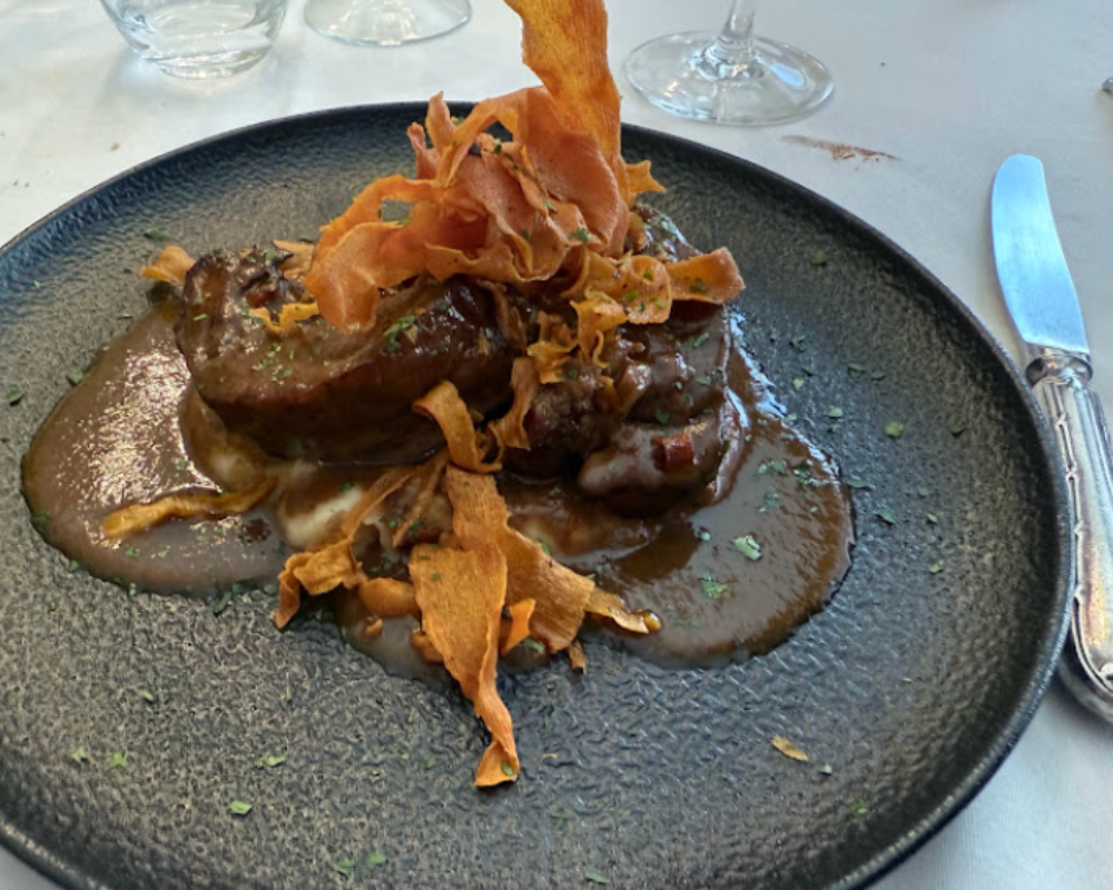 Carne cocinada en Restaurante Txalupa